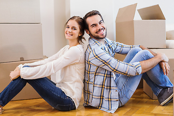 포토 JPG 해외이미지 백인 라이프스타일 커플 여자 남자 행복 거실 가정 모션 새로움 아파트 주택 함께함 실내 사랑 앉기 20대 두명 상자 스타일 성인만 해외202004 해외포토 서양인 감정 컨셉 관계 사람 청년 내부 건물 생활 파일형식