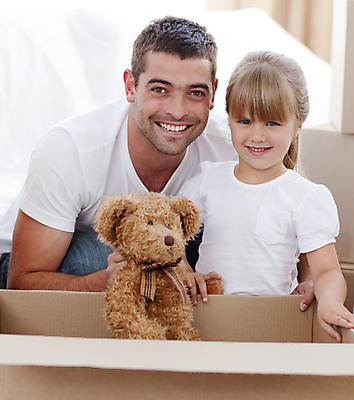 포토 JPG 해외이미지 백인 여자 남자 딸 행복 어린이 가족 모션 새로움 아파트 주택 함께함 사랑 사람 소년 성인 두명 상자 방 그룹 아빠 플랫 흥분 판지 해외202004 해외포토 서양인 감정 컨셉 관계 건물 파일형식