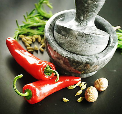 포토 JPG 해외이미지 디자인 음식 백그라운드 고추 건조 요리 사람없음 빨간색 세로 식당 검은색 어둠 침묵 활발 회색 추위 수확 뜨거움 양념 가루 인도인 먹기 허브 향신료 매움 복고 아로마 향 레시피 후추 성분 로즈메리 찌그러짐 강렬 막자 시나몬 엘리먼트 옛날 스타일 방식 해외202004 해외포토 외국인 식물 컬러 컨셉 농업 채소 모션 동양인 상점 소리 맛 향미료 파일형식