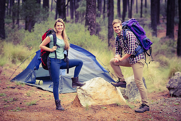 포토 JPG 해외이미지 백인 라이프스타일 커플 여자 남자 행복 배낭 자연 휴가 함께함 텐트 미소 20대 성인 야외 두명 캠핑 자유 시골 잡기 숲 캠핑장 성인만 해외202004 해외포토 서양인 감정 컨셉 가방 관계 모션 레저 표정 캠핑도구 사람 청년 생활 생태계 파일형식