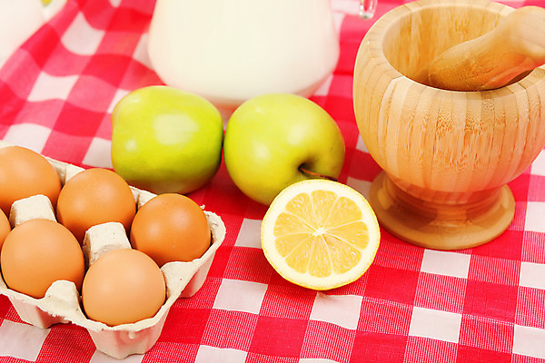 포토 JPG 해외이미지 음식 백그라운드 건강 사람없음 갈색 계란 껍질 흰색 신선 상품 준비 유기농 날것 노른자 내추럴 해외202004 해외포토 웰빙 컬러 알 파일형식