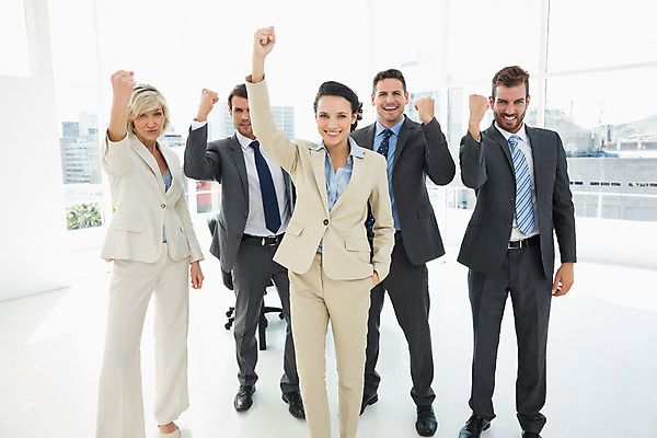 포토 JPG 해외이미지 서양인 외국인 백인 여자 남자 중년 50대 비즈니스 직장 함께함 실내 서기 정장 여러명 20대 성인 30대 사무실 직장인 비즈니스맨 비즈니스우먼 동료 직원 해외202004 해외포토 직업 옷 다수 컨셉 회사 관계 모션 사람 인종 청년 내부 장년 파일형식