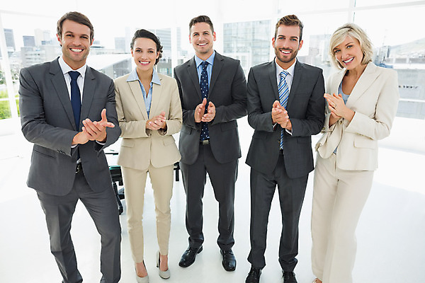 포토 JPG 해외이미지 서양인 외국인 백인 여자 남자 중년 50대 비즈니스 응원 휴식 직장 함께함 실내 서기 정장 여러명 20대 성인 30대 사무실 직장인 비즈니스맨 비즈니스우먼 박수 동료 직원 해외202004 해외포토 직업 옷 다수 컨셉 회사 관계 모션 사람 인종 손짓 청년 내부 장년 파일형식