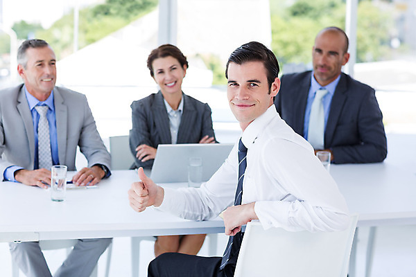 포토 JPG 해외이미지 백인 여자 남자 40대 중년 50대 실내 앉기 여러명 상반신 20대 성인 사무실 최고 비즈니스우먼 뒤돌아보기 면접 해외202004 해외포토 서양인 다수 비즈니스 모션 사람 청년 내부 직장인 파일형식