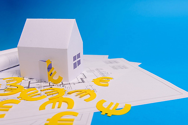 포토 JPG 해외이미지 디자인 종이 백그라운드 컨셉 돈 비즈니스 주택 사람없음 건물 쌓기 저축 유로 재산 구매 오브젝트 투자 대출 해외202004 해외포토 건축물 모션 금융 쇼핑 파일형식