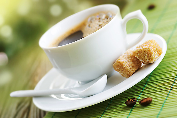 포토 JPG 해외이미지 커피 음료 음식 백그라운드 사람없음 야외 컵 갈색 숟가락 검은색 거품 카페 머그컵 흰색 뜨거움 소프트포커스 설탕 오브젝트 보케 에스프레소 블러 카페인 해외202004 해외포토 식기 컬러 촬영기법 수저 상점 파일형식