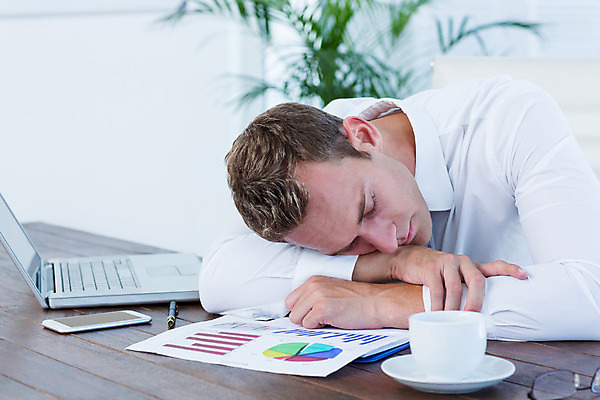 포토 JPG 해외이미지 백인 직업 남자 비즈니스 넥타이 그래프 휴식 직장 실내 피곤 한명 사람 20대 노트북 컴퓨터 사무실 자료 잠 비즈니스맨 책상 분석 낮잠 업무과다 해외202004 해외포토 서양인 1 잡화 가구 컨셉 회사 청년 내부 전자제품 업무 직장인 파일형식