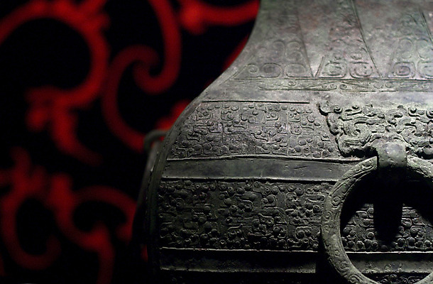 포토 JPG 해외이미지 캐릭터 디자인 아시아 쿠션 패턴 캘리그라피 유리 미술 동양인 사람없음 장식 빨간색 파란색 빛 금속 꽃병 검은색 중국 골동품 덮개 기록 도자기 황금 실크 그림 옛날 취급주의 해외202004 해외포토 꽃 나라 컬러 무늬 재질 문화예술 경고 인종 뚜껑 직물 파일형식