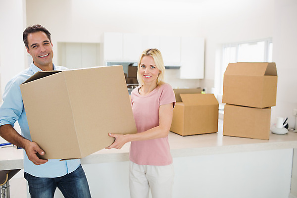 포토 JPG 해외이미지 백인 라이프스타일 커플 응시 여자 남자 행복 40대 중년 모션 새로움 아파트 주택 함께함 실내 서기 성인 두명 30대 상자 플랫 긍정 짐싸기 판지 해외202004 해외포토 서양인 시선 감정 컨셉 관계 사람 내부 건물 생활 장년 파일형식