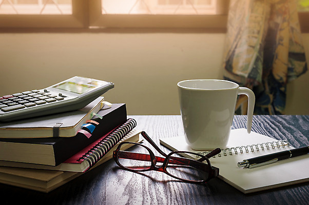 포토 JPG 해외이미지 직업 학생 라이프스타일 교육 안경 커피 백그라운드 비즈니스 아침 추상 휴식 노동자 아이디어 직장 사람없음 책 컵 스터디 사무실 평화 우주 쪽지 공책 도구 업무 잡지 책상 문서 주말 단절 프리랜서 해외202004 해외포토 주간 식기 잡화 음료 가구 컨셉 무늬 회사 문구용품 생활 간행물 학습 작업 파일형식