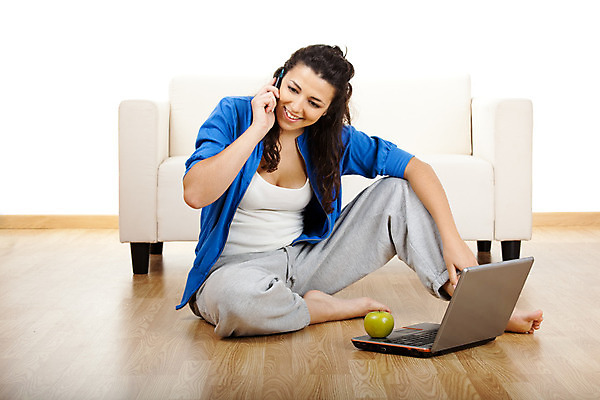 포토 JPG 해외이미지 백인 학생 라이프스타일 여자 행복 백그라운드 인터넷 통신 모바일 바닥 주택 갈색머리 세포 한명 사람 20대 성인 10대 노트북 스마트폰 스터디 컴퓨터 소파 공책 외침 흰색 작업 무선전화기 해외202004 우호적 해외포토 서양인 1 헤어스타일 감정 컬러 컨셉 의자 청소년 문구용품 청년 건물 생활 전자제품 핸드폰 스마트기기 학습 소리 전화기 파일형식