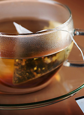 포토 JPG 해외이미지 1 음료 음식 백그라운드 잎 가방 유리 아침 휴식 따뜻함 건강 손잡이 사람없음 목재 컵 빨간색 물 빛 반사 갈색 라벨 주방 검은색 중국 침묵 카페 머그컵 기구 뜨거움 투명 액체 맛 수증기 찻잔 작음 메뉴 상쾌 충격 점심식사 해외202004 해외포토 주간 자연요소 나무 식물 식기 잡화 감정 아시아 컬러 컨셉 재료 재질 잔 프레임 상점 식사 소리 크기 파일형식