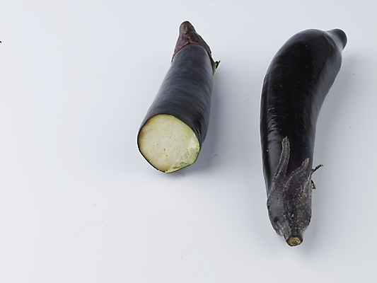 포토 JPG 스튜디오촬영 음식 채소 식재료 가지 단면 실내 누끼 사람없음 가로 농작물 신선 국내포토 농업 내부 파일형식