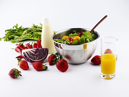 포토 JPG 스튜디오촬영 그릇 웰빙 음료 음식 채소 과일 고추 딸기 잔 서양음식 실내 사람없음 장식 컵 가로 샐러드 소스 오렌지주스 양배추 홍고추 뒤집개 주걱 샐러리 적채 마요네즈 웰빙음식 스탠그릇 믹싱볼 국내포토 식기 주방용품 내부 양념 소스_음식 과일주스 건강식 파일형식