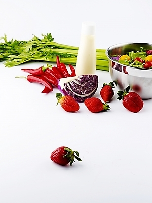 포토 JPG 스튜디오촬영 그릇 웰빙 음식 채소 과일 고추 딸기 서양음식 실내 사람없음 장식 샐러드 소스 양배추 홍고추 샐러리 적채 마요네즈 웰빙음식 스탠그릇 믹싱볼 국내포토 식기 내부 양념 소스_음식 건강식 파일형식