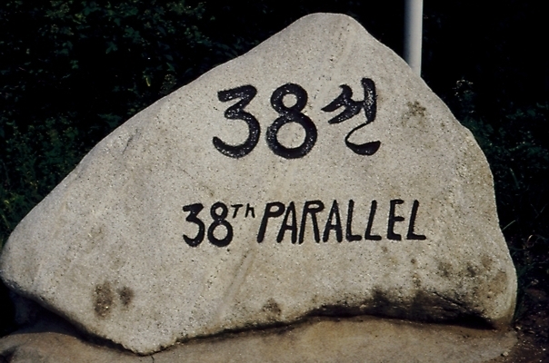 포토 JPG 주간 알파벳 상징 표시 사람없음 야외 돌_바위 바위 기념비 38선 삼팔선 국내포토 자연요소 영어 파일형식