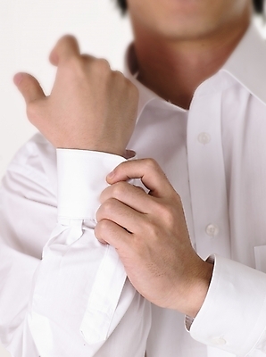 포토 JPG 스튜디오촬영 손 남자 포즈 와이셔츠 비즈니스 실내 한명 사람 손짓 근접촬영 신체부위 세로 비즈니스맨 손목 국내포토 1 뷰포인트 셔츠 모션 내부 직장인 파일형식