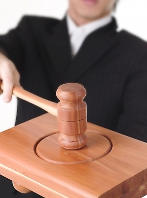 포토 JPG 스튜디오촬영 손 남자 포즈 실내 한명 사람 손짓 근접촬영 20대 성인 신체부위 세로 의사봉 청년만 성인한명만 성인만 국내포토 1 뷰포인트 모션 청년 내부 파일형식