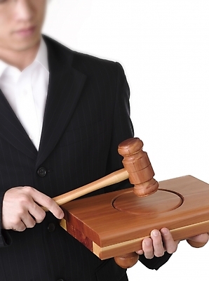 포토 JPG 스튜디오촬영 손 남자 포즈 부분 실내 한명 사람 손짓 근접촬영 20대 성인 신체부위 세로 의사봉 청년만 성인한명만 성인만 국내포토 1 뷰포인트 모션 청년 내부 파일형식