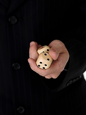 포토 JPG 스튜디오촬영 손 실내 한명 사람 손짓 근접촬영 신체부위 세로 주사위 국내포토 1 뷰포인트 모션 내부 파일형식