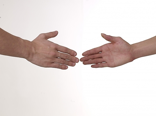 포토 JPG 스튜디오촬영 손 포즈 비즈니스 부분 관계 협력 악수 실내 누끼 사람 손짓 근접촬영 두명 신체부위 가로 거래 양손 도움 계약 동맹 우호적 국내포토 뷰포인트 컨셉 모션 내부 파일형식