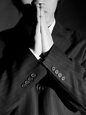 포토 JPG 스튜디오촬영 손 남자 포즈 생각 비즈니스 실내 한명 사람 정장 손짓 근접촬영 신체부위 세로 기도 비즈니스맨 고민 국내포토 1 옷 감정 뷰포인트 모션 내부 직장인 파일형식