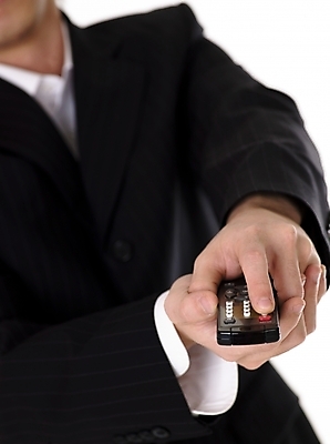 포토 JPG 스튜디오촬영 손 비즈니스 실내 한명 사람 정장 손짓 근접촬영 신체부위 세로 비즈니스맨 리모컨 팔 국내포토 1 옷 남자 뷰포인트 모션 내부 직장인 파일형식