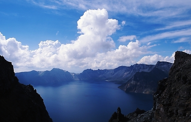 포토 JPG 주간 구름 하늘 산 풍경 사람없음 야외 천지 국내포토 자연요소 파일형식