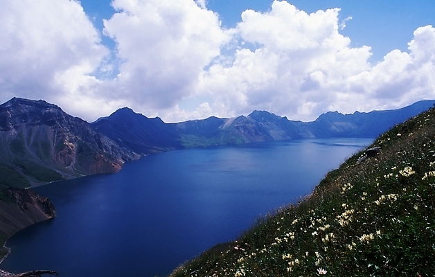 포토 JPG 주간 구름 하늘 산 풍경 사람없음 야외 천지 국내포토 자연요소 파일형식