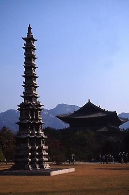 포토 JPG 주간 한국문화 한국전통 전통 시설물 건축 고건축 불교 한국건축 한국 풍경 사람없음 야외 탑 동양건축 문화재 경복궁 경천사10층석탑 북한산 국내포토 자연요소 동양문화 건축물 아시아 종교 산 궁전 석탑 파일형식 고양 동양