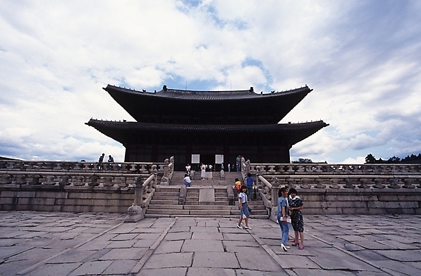 포토 JPG 주간 한국문화 한국전통 전통 시설물 건축 고건축 한국건축 한국 야외 동양건축 궁전 문화재 경복궁 근정전 국내포토 자연요소 동양문화 건축물 아시아 파일형식 동양