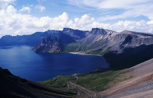 포토 JPG 주간 구름 하늘 산 풍경 사람없음 야외 천지 국내포토 자연요소 파일형식