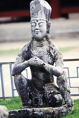 포토 JPG 주간 종교 불교 종교용품 사람없음 야외 불상 불교용품 강원도 월정사 월정사석조보살좌상 국내포토 자연요소 한국 사찰 평창 파일형식 불좌상