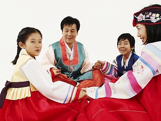 포토 JPG 스튜디오촬영 전신 한국문화 한국전통 여자 명절 남자 딸 전통문화 아들 어린이 가족 놀이 엄마 새해 한국 실내 사람 동양인 근접촬영 여러명 부모 컬러풀 설날 추석 다정 한국인 게임 자녀 아빠 전통의상 한복 즐거움 둘러앉은 국내포토 동양문화 전통 기념일 감정 아시아 문화 뷰포인트 컬러 다수 컨셉 관계 인종 내부 파일형식