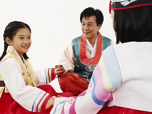 포토 JPG 스튜디오촬영 전신 한국문화 한국전통 여자 명절 남자 딸 전통문화 아들 어린이 가족 놀이 엄마 새해 한국 실내 사람 동양인 근접촬영 세명 부모 컬러풀 설날 추석 다정 한국인 게임 자녀 아빠 전통의상 한복 즐거움 둘러앉은 국내포토 동양문화 전통 기념일 감정 아시아 문화 뷰포인트 컬러 컨셉 관계 인종 내부 파일형식