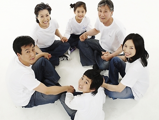 포토 JPG 스튜디오촬영 여자 할아버지 노년 남자 딸 행복 아들 할머니 어린이 가족 엄마 대가족 실내 미소 웃음 사람 동양인 여러명 실버라이프 화목 다정 한국인 청바지 아빠 즐거움 둘러앉은 국내포토 라이프스타일 감정 다수 컨셉 바지 관계 표정 인종 성인 내부 파일형식