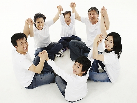 포토 JPG 스튜디오촬영 전신 여자 할아버지 노년 남자 딸 행복 아들 할머니 어린이 가족 엄마 대가족 실내 미소 웃음 누끼 사람 동양인 여러명 실버라이프 손잡기 화목 다정 한국인 청바지 아빠 즐거움 둘러앉은 국내포토 라이프스타일 감정 다수 컨셉 바지 관계 모션 표정 인종 성인 내부 파일형식