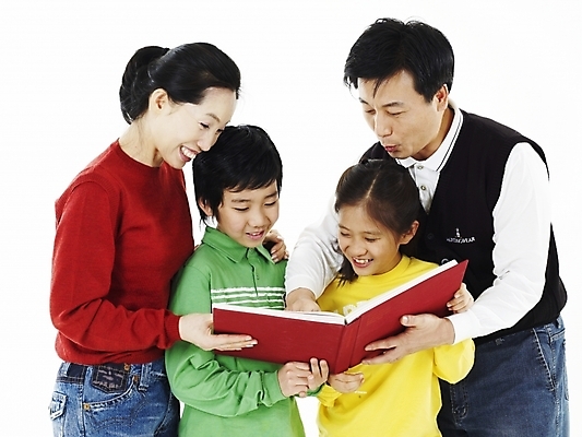 포토 JPG 스튜디오촬영 여자 남자 행복 어린이 가족 실내 미소 웃음 사람 동양인 소녀 소년 여러명 상반신 가로 빨간색 초록색 노란색 화목 한국인 앨범 즐거움 어린이만 국내포토 감정 컬러 다수 컨셉 관계 표정 인종 내부 파일형식