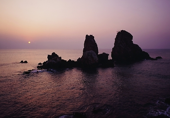 포토 JPG 주간 바다 섬 하늘 풍경 사람없음 야외 태양 절벽 기암절벽 국내포토 자연요소 파일형식
