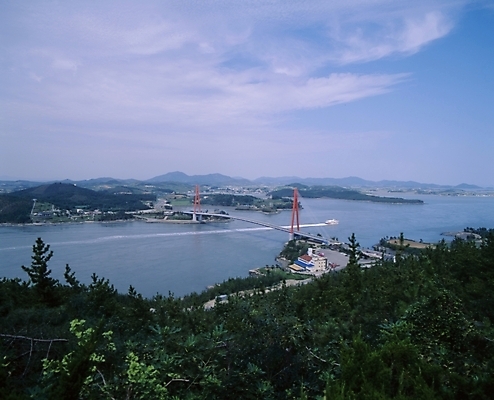 포토 JPG 주간 시설물 현대건축 건축 바다 교통시설 하늘 풍경 사람없음 야외 크루즈 진도대교 가교 국내포토 자연요소 건축물 교통 배_교통 다리_건축물 시설 진도 파일형식