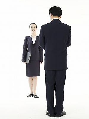 포토 JPG 스튜디오촬영 여자 남자 40대 비즈니스 실내 미소 웃음 누끼 사람 동양인 정장 두명 뒷모습 한국인 직장인 비즈니스맨 비즈니스우먼 중년만 국내포토 직업 옷 뷰포인트 중년 표정 인종 내부 성인만 파일형식