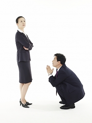 포토 JPG 스튜디오촬영 부부 커플 여자 남자 40대 비즈니스 실내 누끼 사람 동양인 정장 두명 한국인 직장인 비즈니스맨 비즈니스우먼 실수 용서 잘못 중년만 국내포토 직업 옷 중년 컨셉 관계 인종 내부 성인만 파일형식