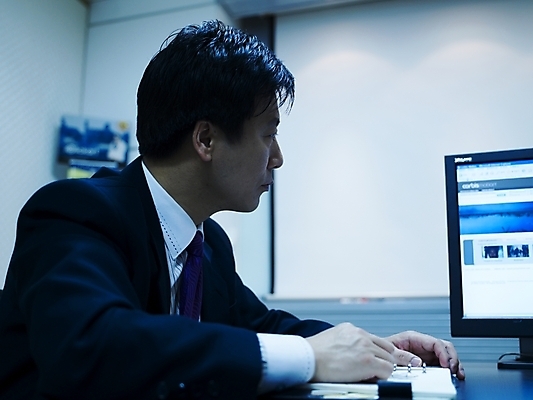 포토 JPG 스튜디오촬영 남자 40대 중년 회사 비즈니스 회의 실내 한명 사람 동양인 정장 근접촬영 성인 컴퓨터 사무실 모니터 한국인 직장인 비즈니스맨 회의실 서류검토 남자만 남자한명만 성인남자만 성인한명만 성인남자한명만 중년만 중년남자만 중년남자한명만 성인만 국내포토 직업 1 옷 뷰포인트 인종 내부 전자제품 확인 파일형식