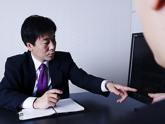 포토 JPG 스튜디오촬영 여자 남자 40대 회사 비즈니스 실내 사람 동양인 정장 두명 사무실 펜 모니터 공책 한국인 키보드 직장인 비즈니스맨 비즈니스우먼 프레젠테이션 회의실 서류검토 중년만 국내포토 직업 옷 중년 문구용품 인종 내부 컴퓨터 필기구 확인 성인만 파일형식