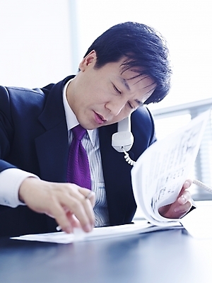 포토 JPG 스튜디오촬영 남자 40대 중년 회사 비즈니스 실내 한명 사람 앉기 동양인 정장 성인 사무실 펜 볼펜 한국인 업무 직장인 비즈니스맨 작업실 전화기 책상 수화기 문서 통화 서류검토 남자만 남자한명만 성인남자만 성인한명만 성인남자한명만 중년만 중년남자만 중년남자한명만 성인만 국내포토 직업 1 옷 가구 모션 인종 내부 필기구 작업 확인 파일형식