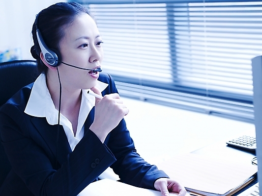 포토 JPG 스튜디오촬영 여자 회사 비즈니스 실내 한명 미소 웃음 사람 동양인 정장 상반신 20대 성인 사무실 펜 볼펜 헤드셋 한국인 업무 직장인 비즈니스우먼 작업실 상담원 상담 텔레마케팅 안내원 여자만 여자한명만 성인여자만 청년만 청년여자만 성인한명만 청년여자한명만 성인여자한명만 성인만 국내포토 직업 1 옷 음향기기 표정 인종 청년 내부 필기구 헤드폰 작업 사무원 서비스업 파일형식