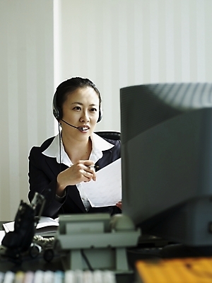 포토 JPG 스튜디오촬영 여자 회사 비즈니스 실내 한명 미소 웃음 사람 동양인 정장 상반신 20대 성인 사무실 펜 볼펜 모니터 헤드셋 한국인 키보드 업무 직장인 비즈니스우먼 작업실 상담원 상담 텔레마케팅 안내원 여자만 여자한명만 성인여자만 청년만 청년여자만 성인한명만 청년여자한명만 성인여자한명만 성인만 국내포토 직업 1 옷 음향기기 표정 인종 청년 내부 컴퓨터 필기구 헤드폰 작업 사무원 서비스업 파일형식