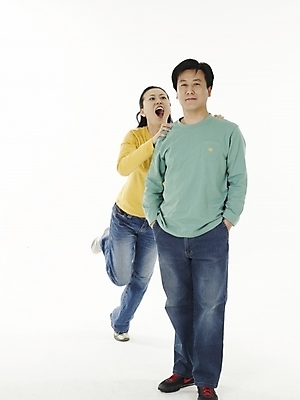 포토 JPG 스튜디오촬영 전신 부부 커플 여자 남자 40대 실내 누끼 사람 동양인 성인 두명 한국인 놀래키기 중년만 성인만 국내포토 중년 관계 모션 인종 내부 파일형식