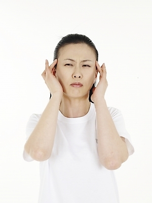 포토 JPG 스튜디오촬영 여자 의학 스트레스 실내 피곤 한명 사람 동양인 상반신 20대 성인 머리 고통 한국인 질병 두통 편두통 여자만 여자한명만 성인여자만 청년만 청년여자만 성인한명만 청년여자한명만 성인여자한명만 성인만 국내포토 1 감정 컨셉 인종 청년 내부 신체부위 파일형식