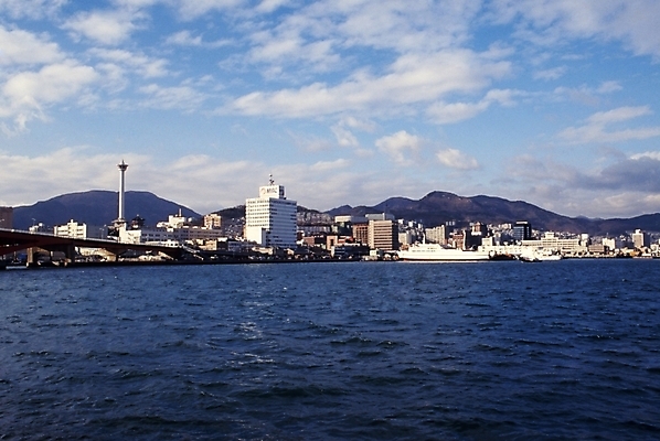 포토 JPG 주간 구름 건축물 건축 바다 하늘 산 한국 풍경 빌딩 사람없음 야외 건물 도시 부산 상업시설 국내포토 자연요소 아시아 시설 상업 파일형식